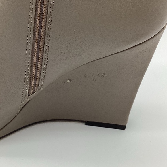 1828.🤎 Calvin Klein Taupe Wedge Booties w/ Side Zip Size 9 VGUC - Picture 6 of 10